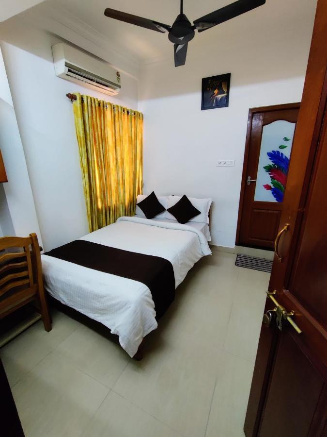 Thayamkery'S Royal Inn Kochi Екстериор снимка