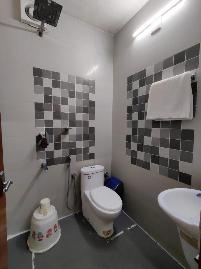 Thayamkery'S Royal Inn Kochi Екстериор снимка