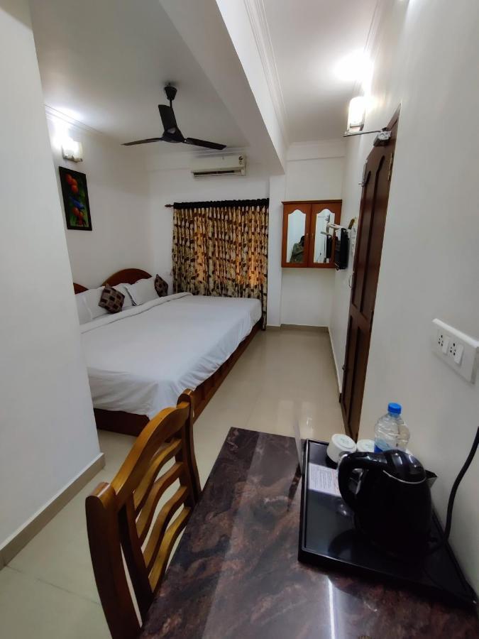 Thayamkery'S Royal Inn Kochi Екстериор снимка