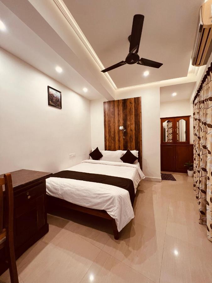 Thayamkery'S Royal Inn Kochi Екстериор снимка