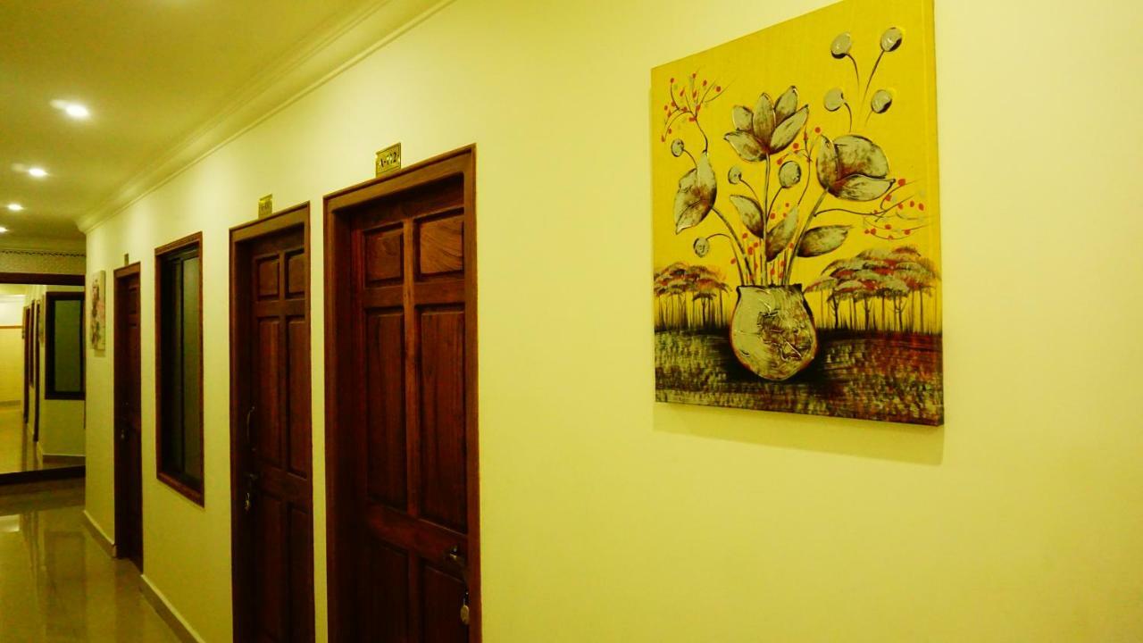 Thayamkery'S Royal Inn Kochi Екстериор снимка