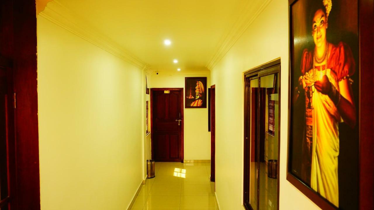 Thayamkery'S Royal Inn Kochi Екстериор снимка