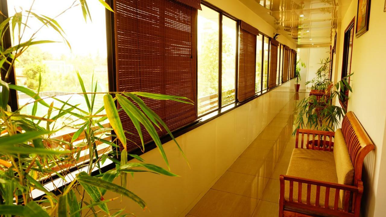 Thayamkery'S Royal Inn Kochi Екстериор снимка