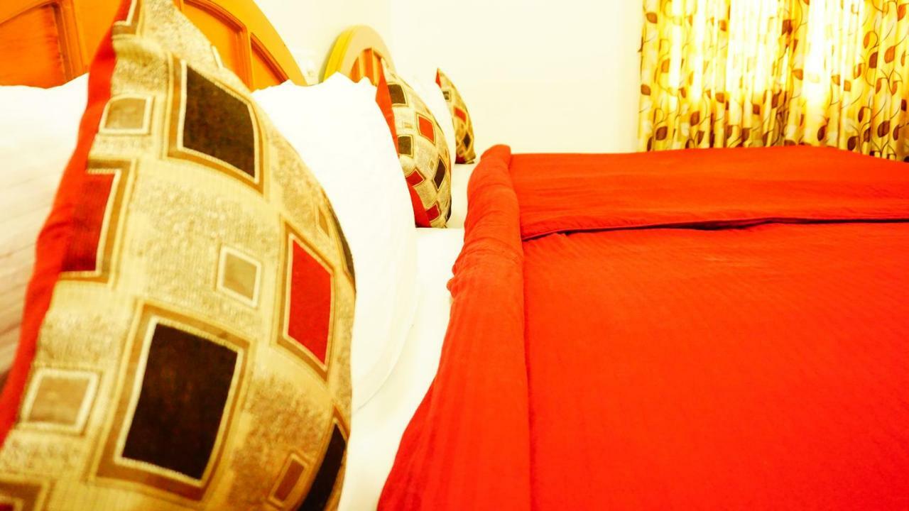 Thayamkery'S Royal Inn Kochi Екстериор снимка