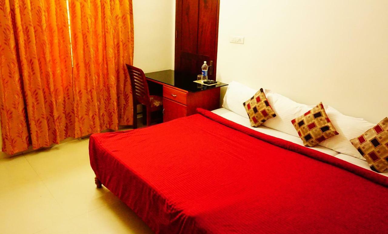 Thayamkery'S Royal Inn Kochi Екстериор снимка