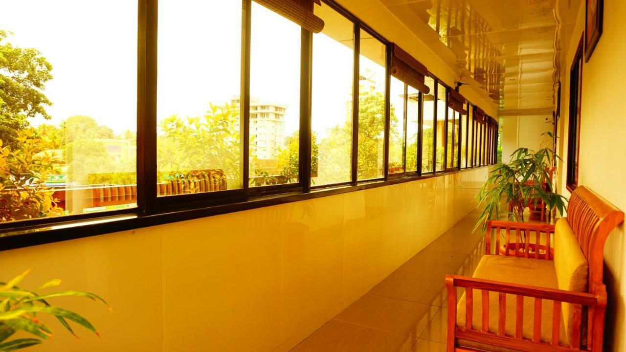 Thayamkery'S Royal Inn Kochi Екстериор снимка