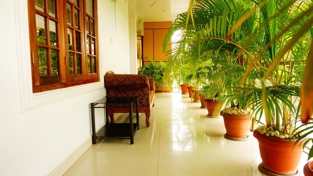 Thayamkery'S Royal Inn Kochi Екстериор снимка