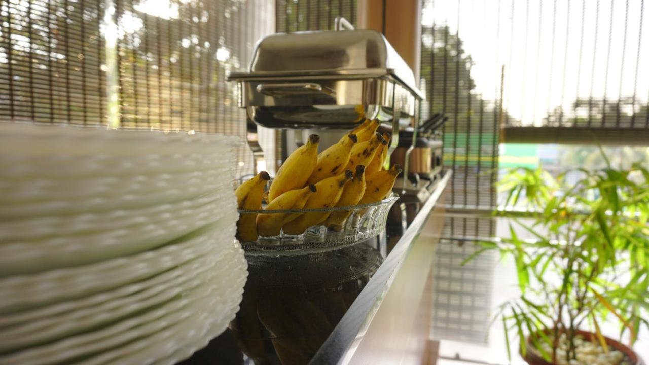 Thayamkery'S Royal Inn Kochi Екстериор снимка